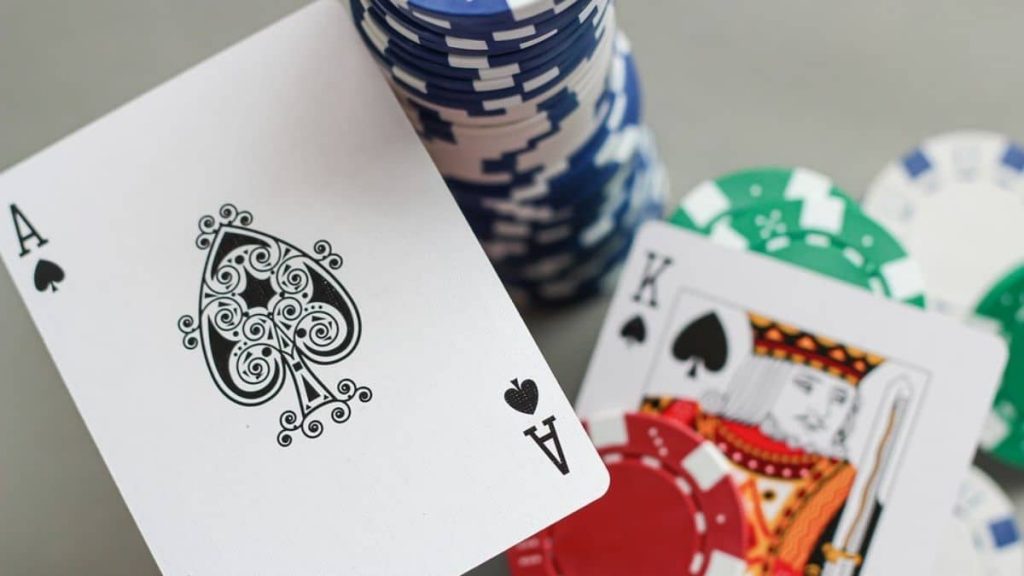 What are the hand rankings in Casino Hold’em?