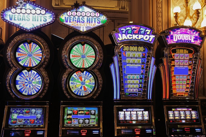 What are the famous online slots machines?